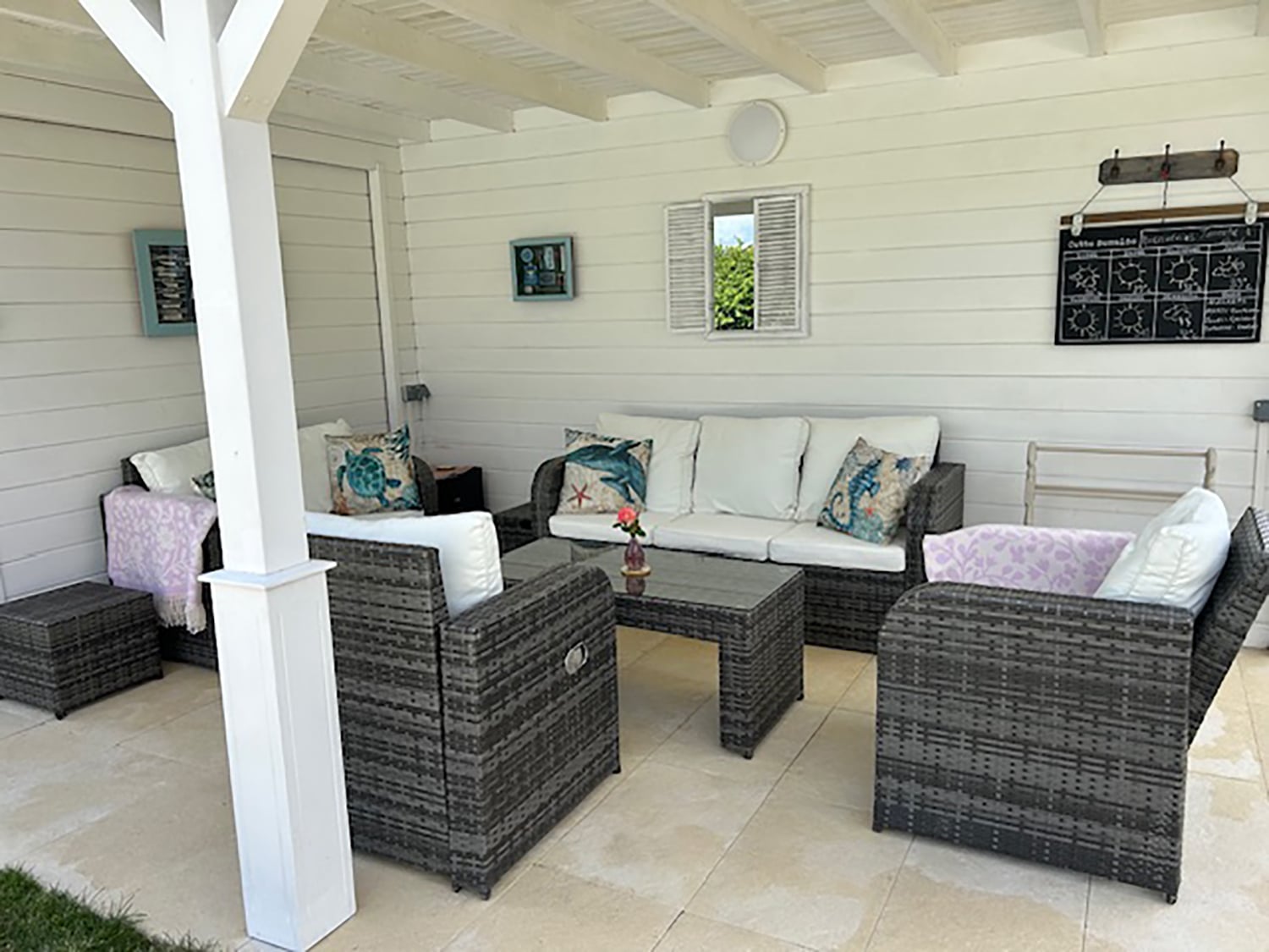 Terrasse ombragée avec piscine