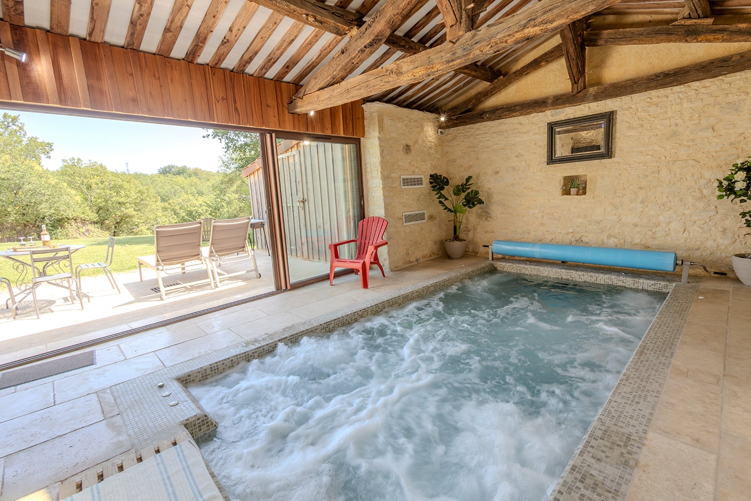 Piscine intérieure privée chauffée