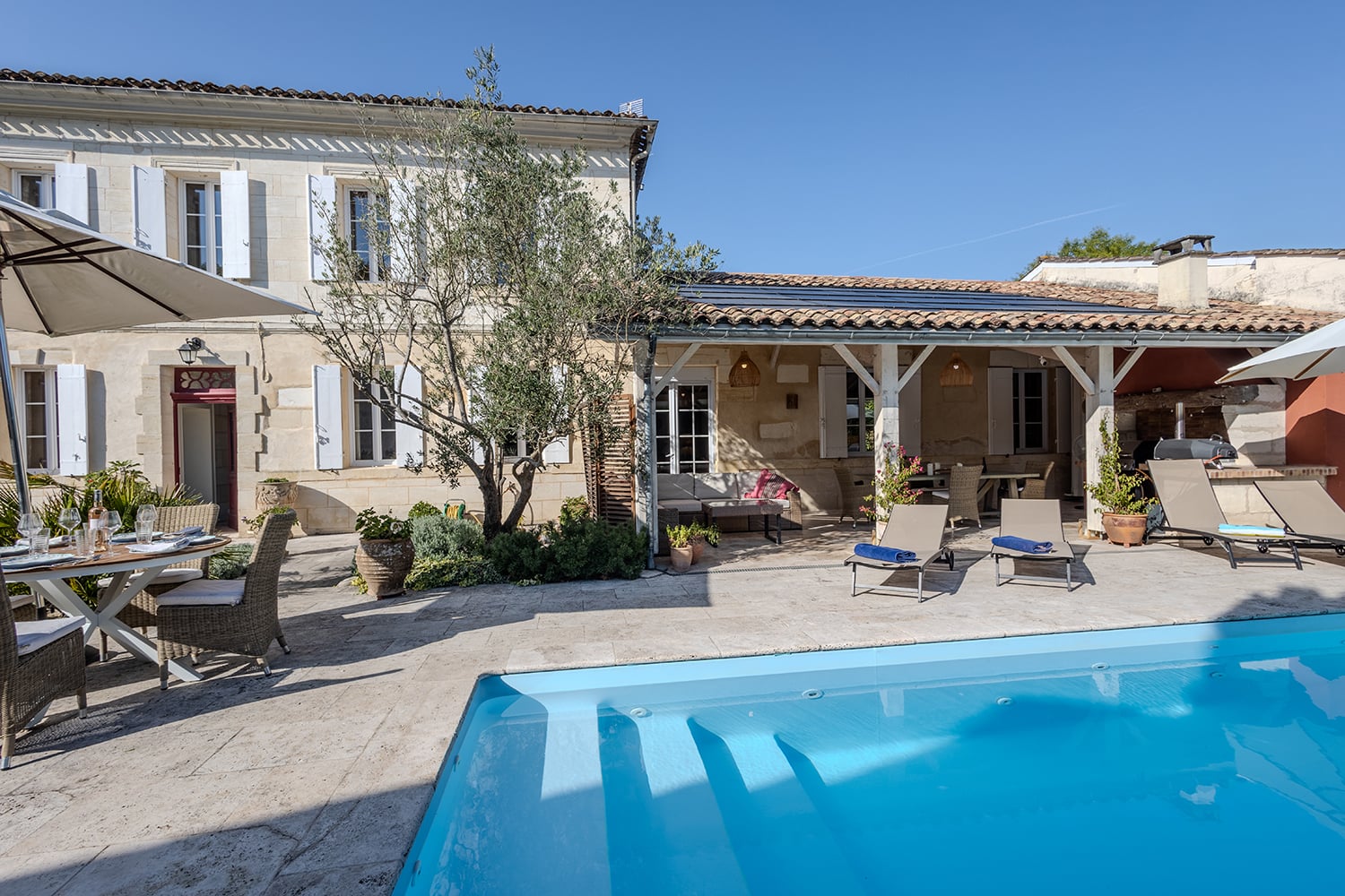 Logement de vacances en Nouvelle-Aquitaine avec piscine privée à débordement