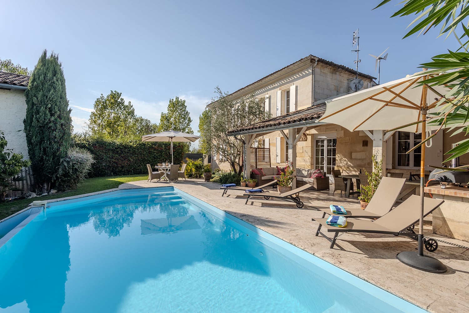 Logement de vacances en Nouvelle-Aquitaine avec piscine privée à débordement