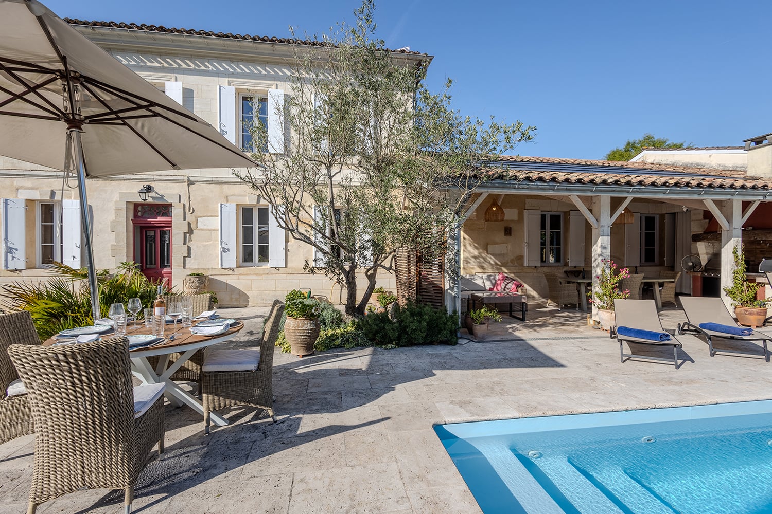 Logement de vacances en Nouvelle-Aquitaine avec piscine privée à débordement