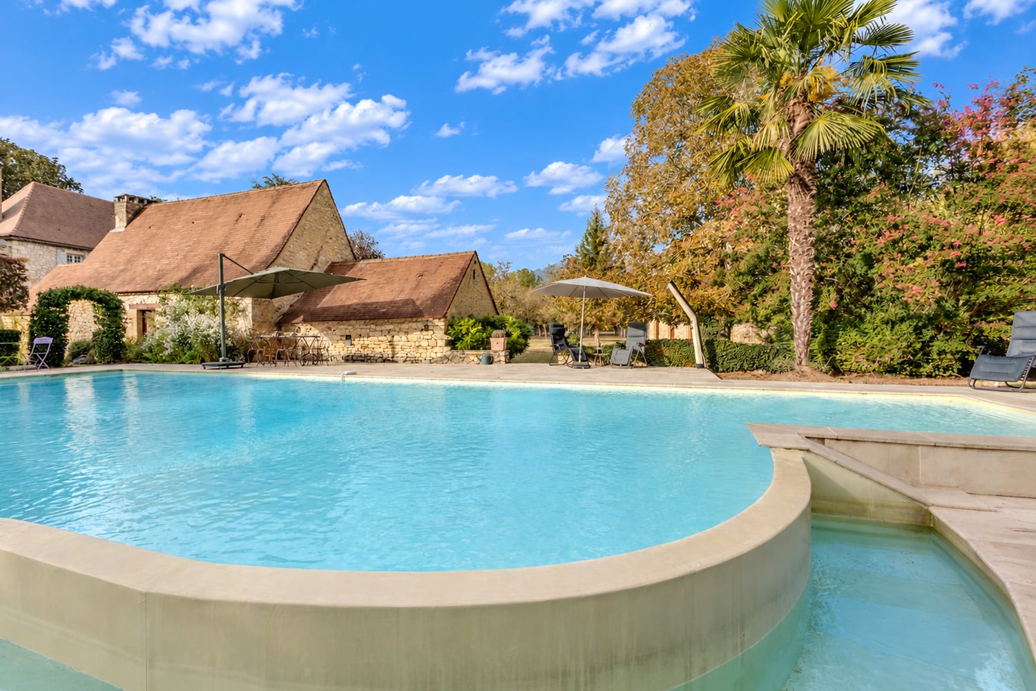 Piscine à débordement chauffée privée