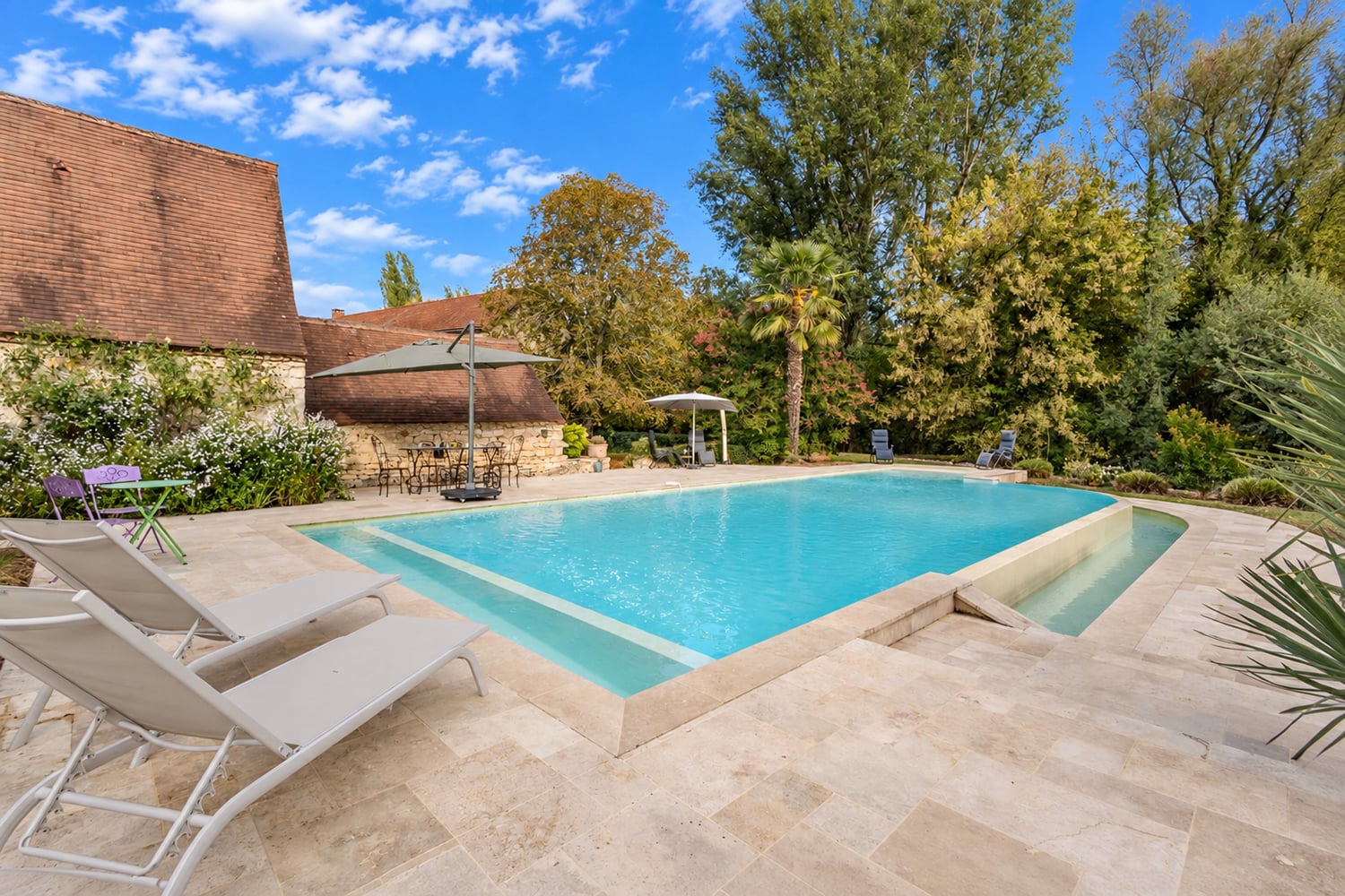 Piscine à débordement chauffée privée