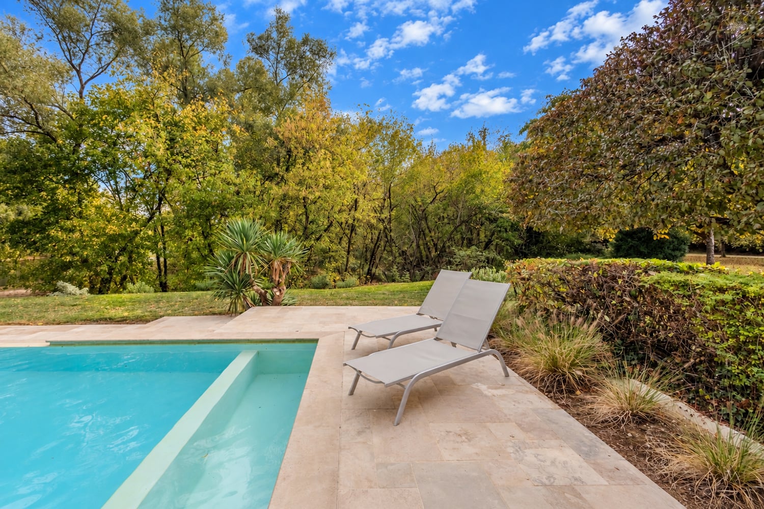 Piscine à débordement chauffée privée