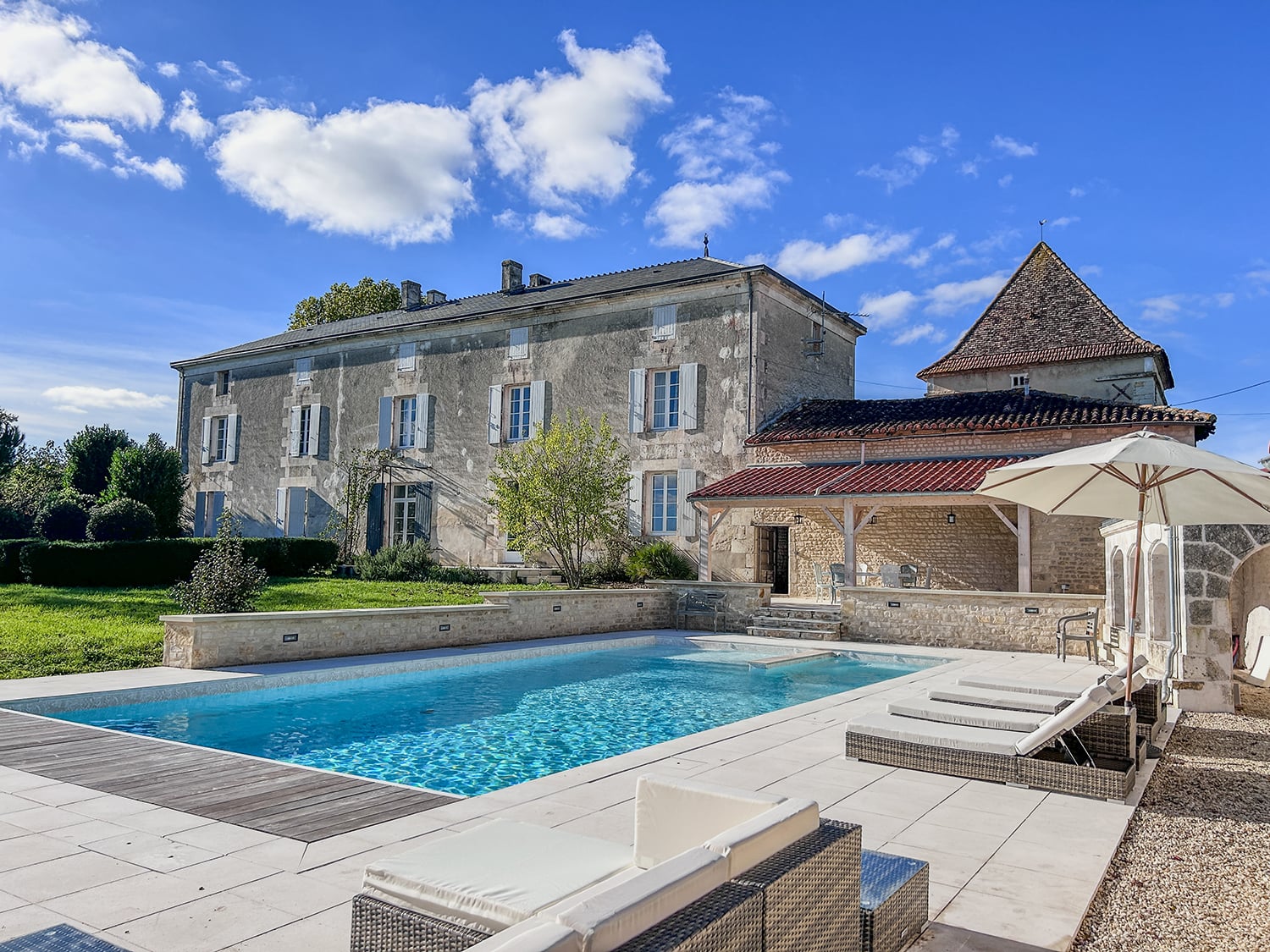 Maison de vacances à Ambérac avec piscine privée Maison de vacances à Ambérac avec piscine privée