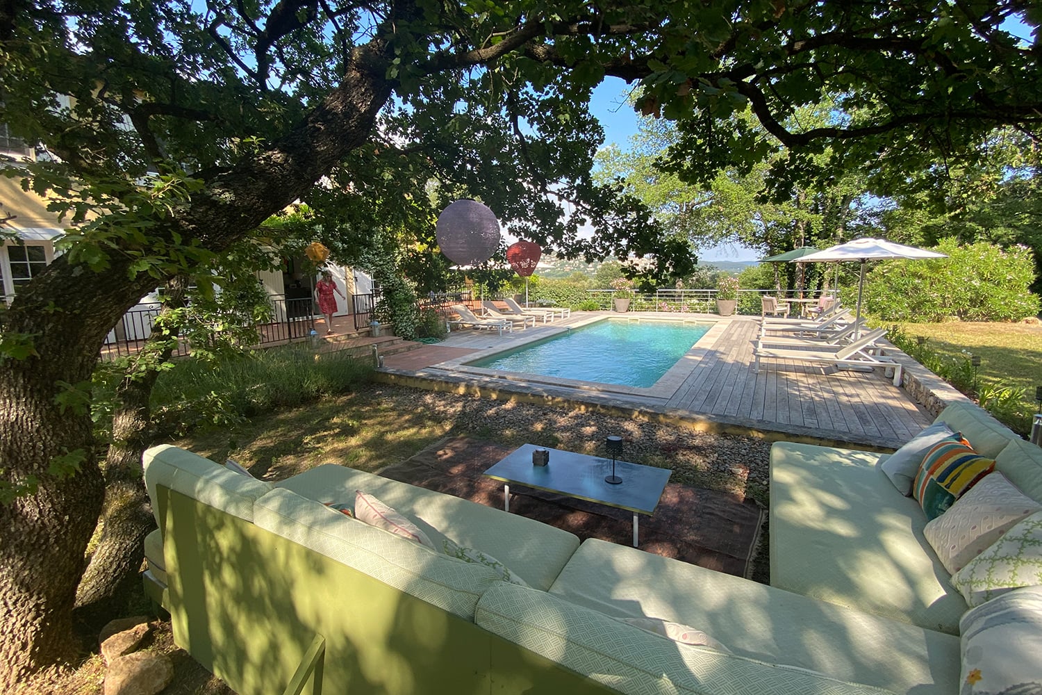 Terrasse de la piscine