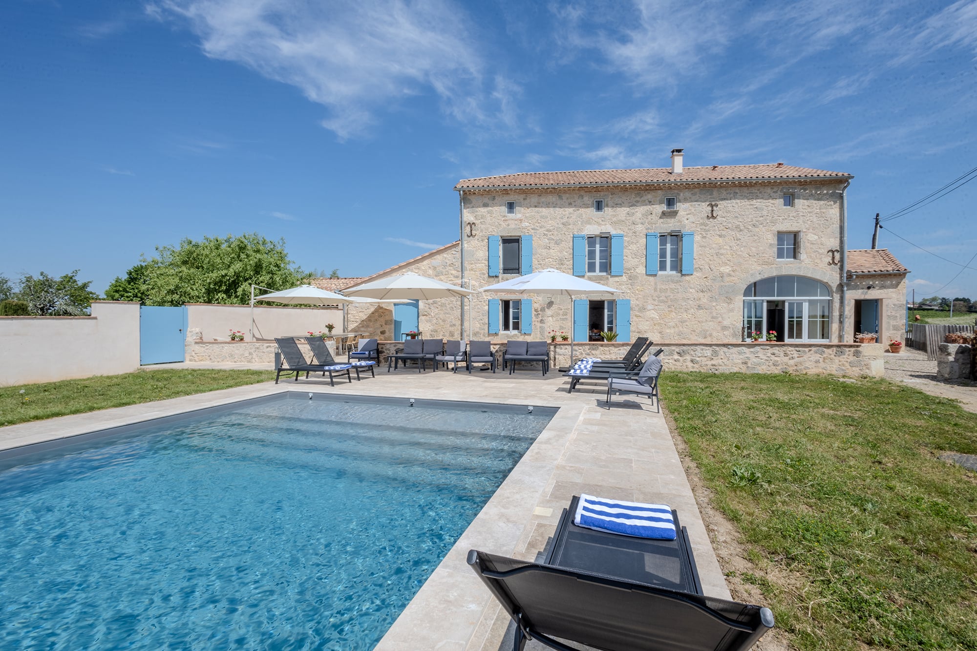 locations-saisonni-res-avec-piscines-priv-es-pure-france
