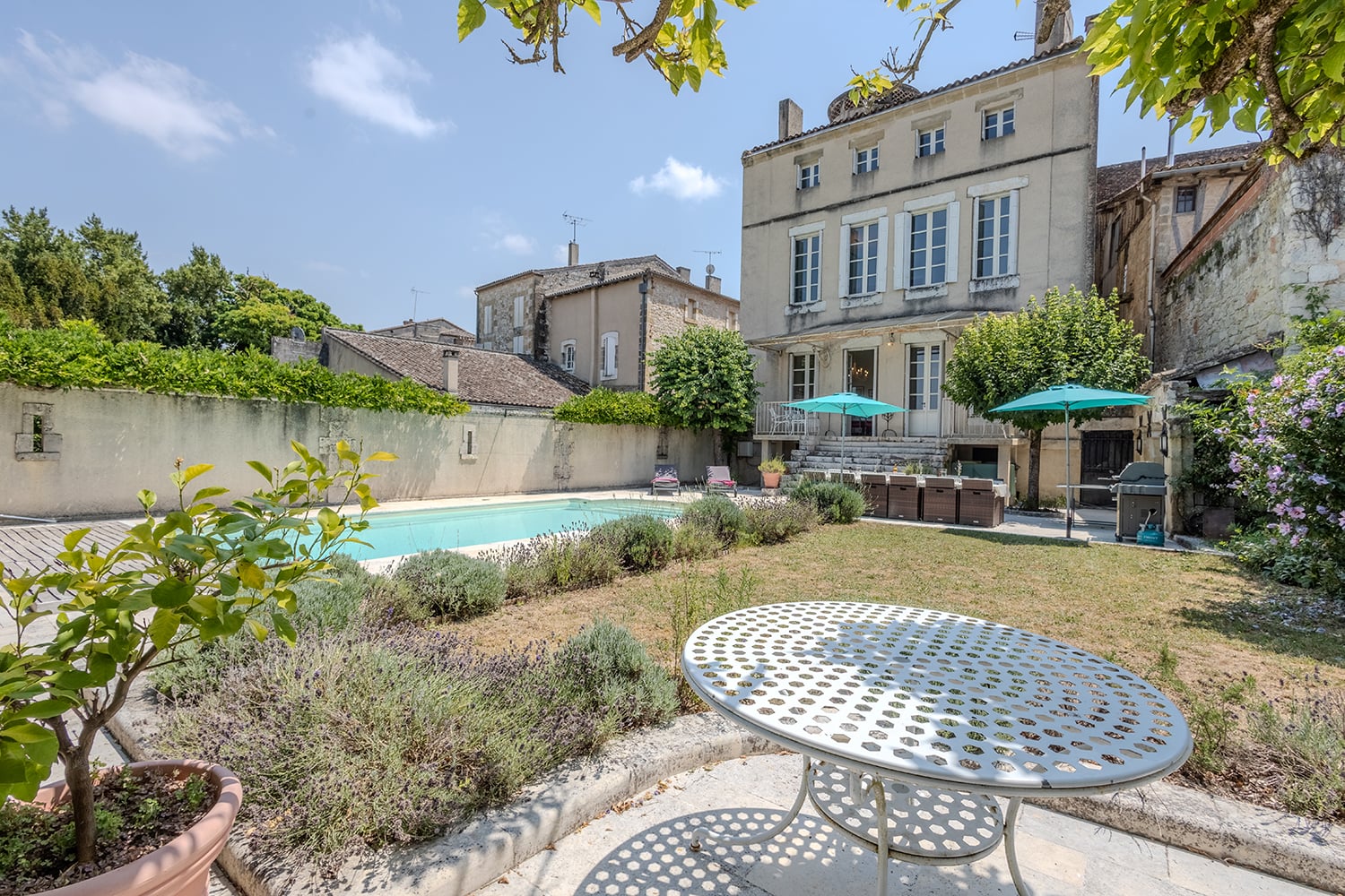 Maison de vacances à Lauzun avec piscine privée chauffée