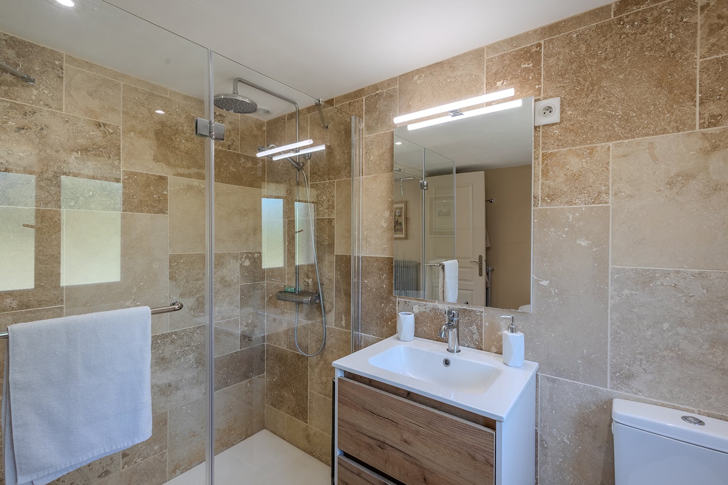 Salle de bain au 1er étage | Maison de vacances à Soturac