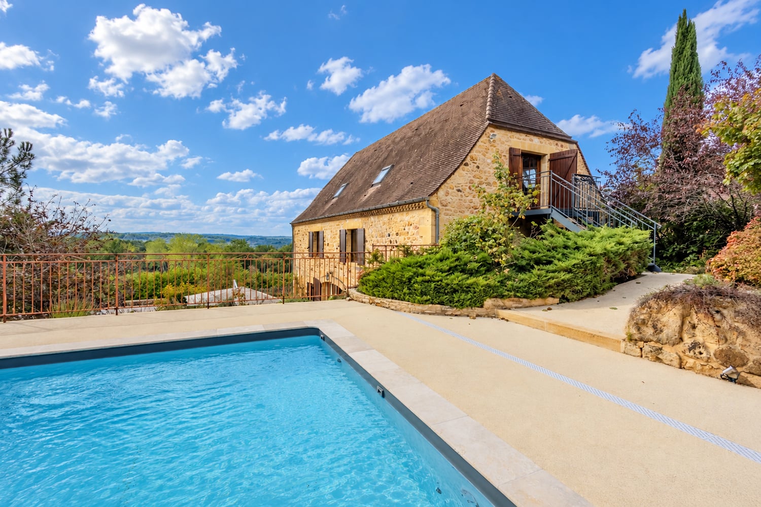 Maison de vacances près de Sarlat-la-Canéda avec piscine privée chauffée