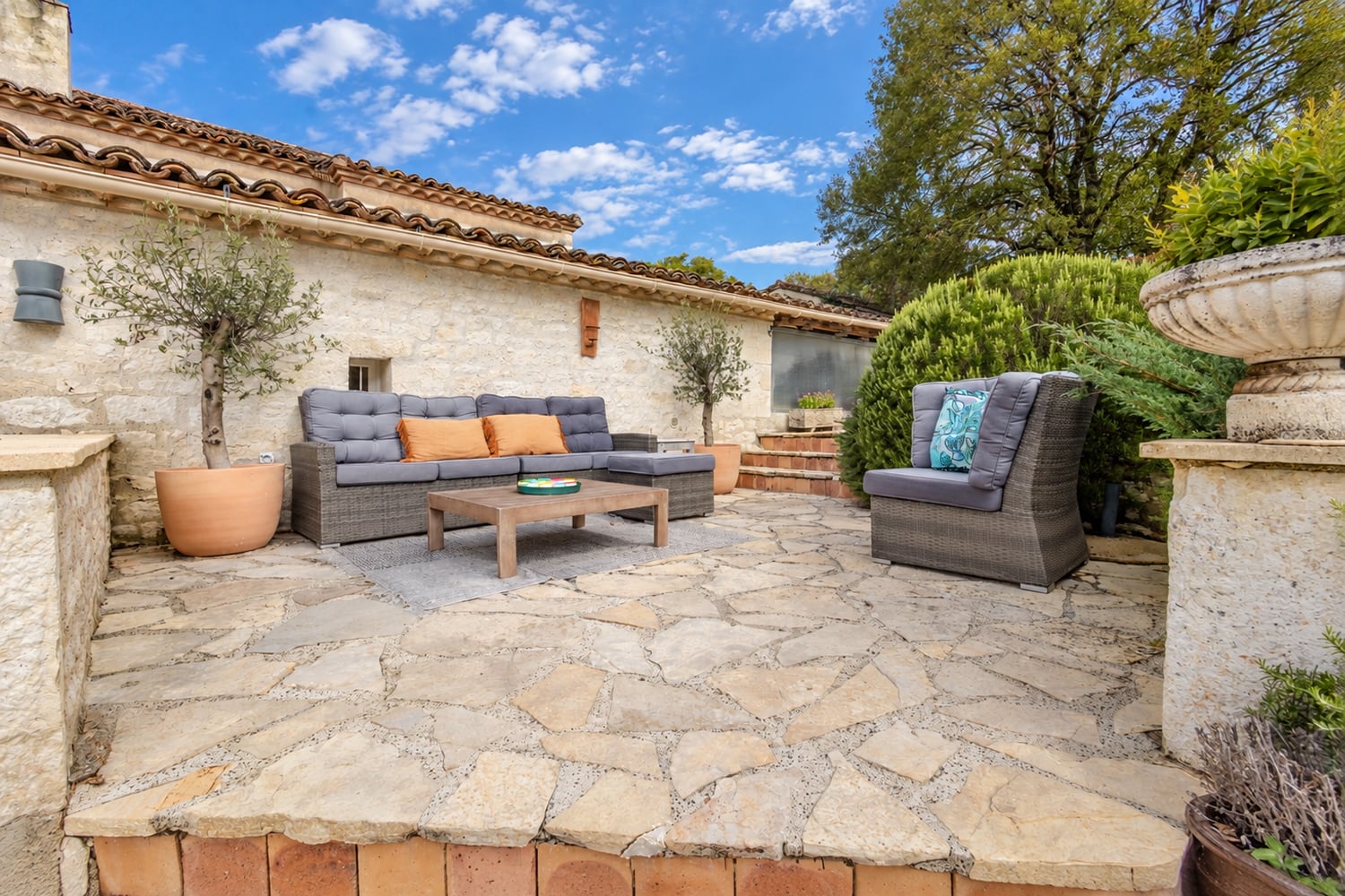 Terrasse de la piscine