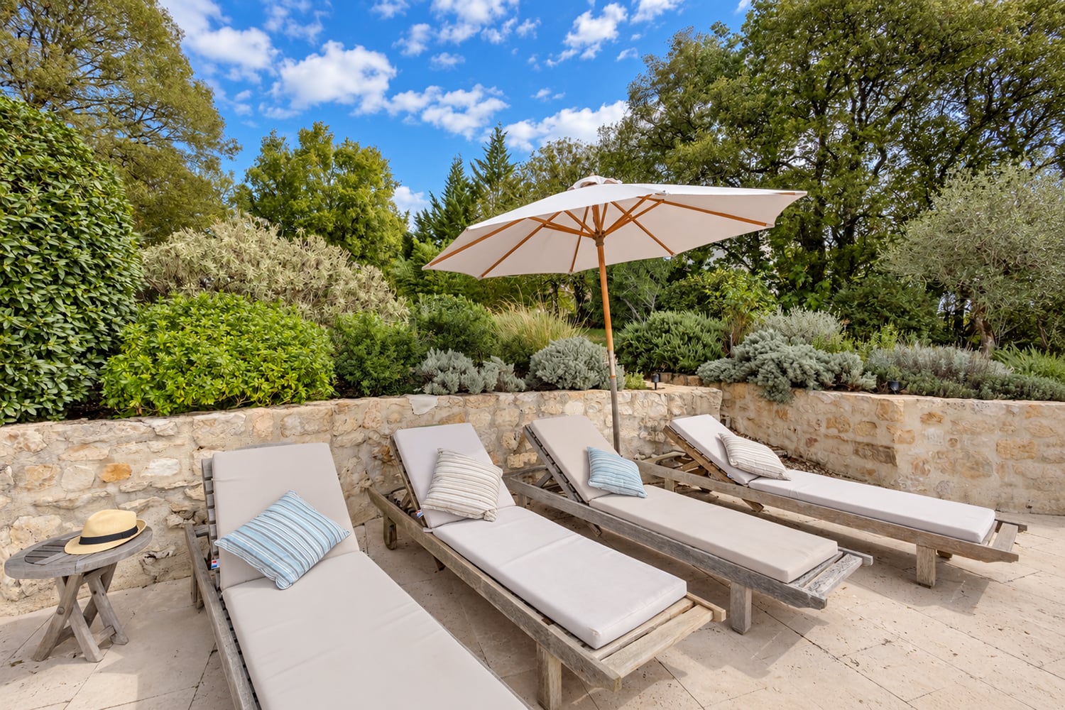 Terrasse de la piscine