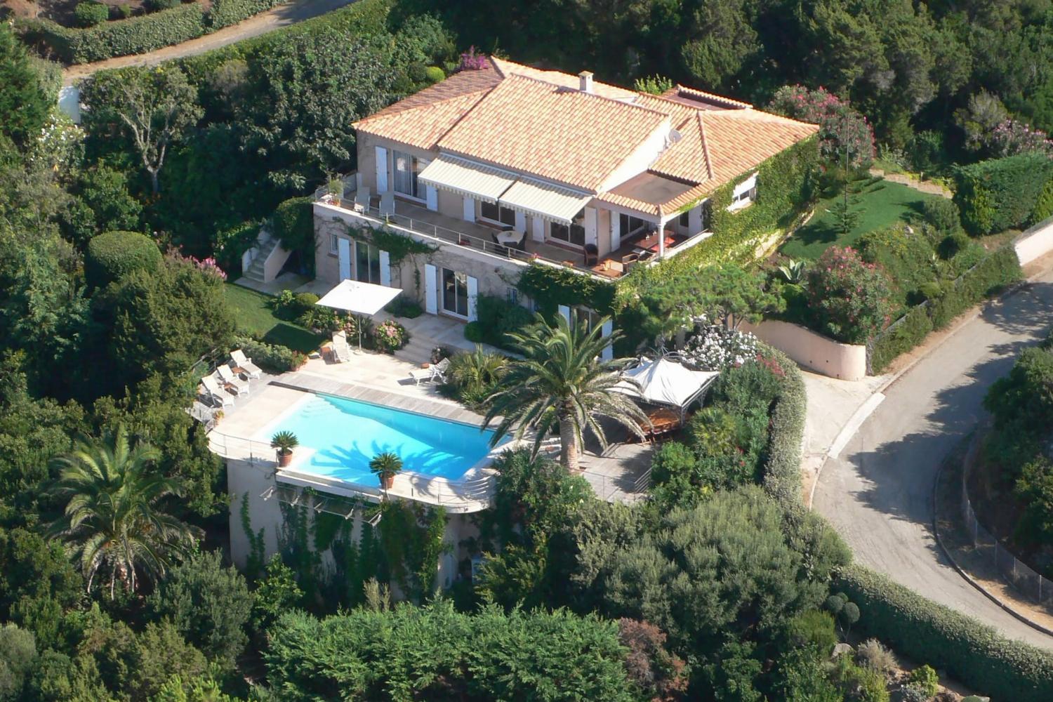 Villa de vacances en Corse avec piscine privée à débordement chauffée