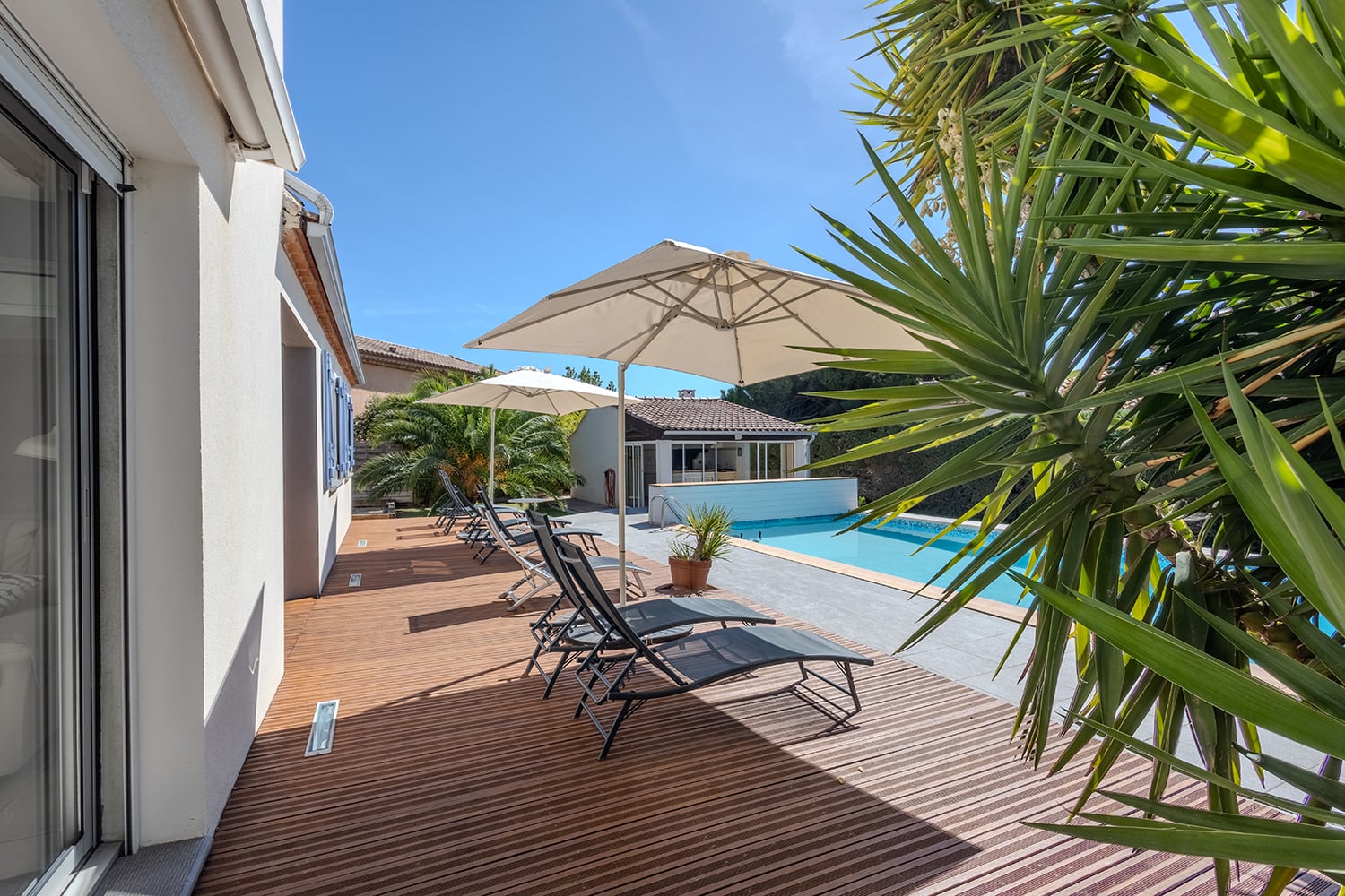 Terrasse de la piscine
