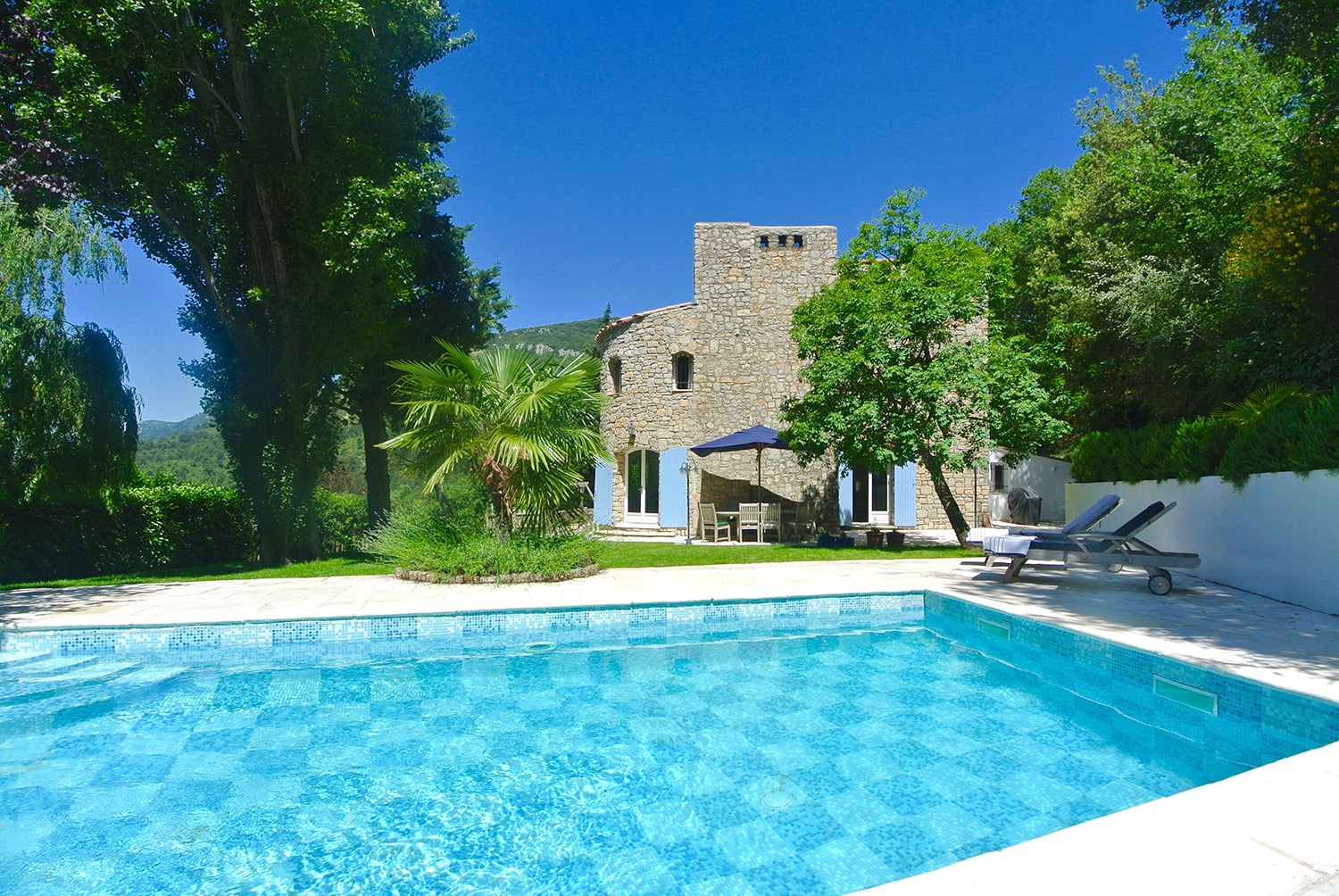 Self-catering home in Provence with private heated pool Self-catering home in Provence with private heated pool