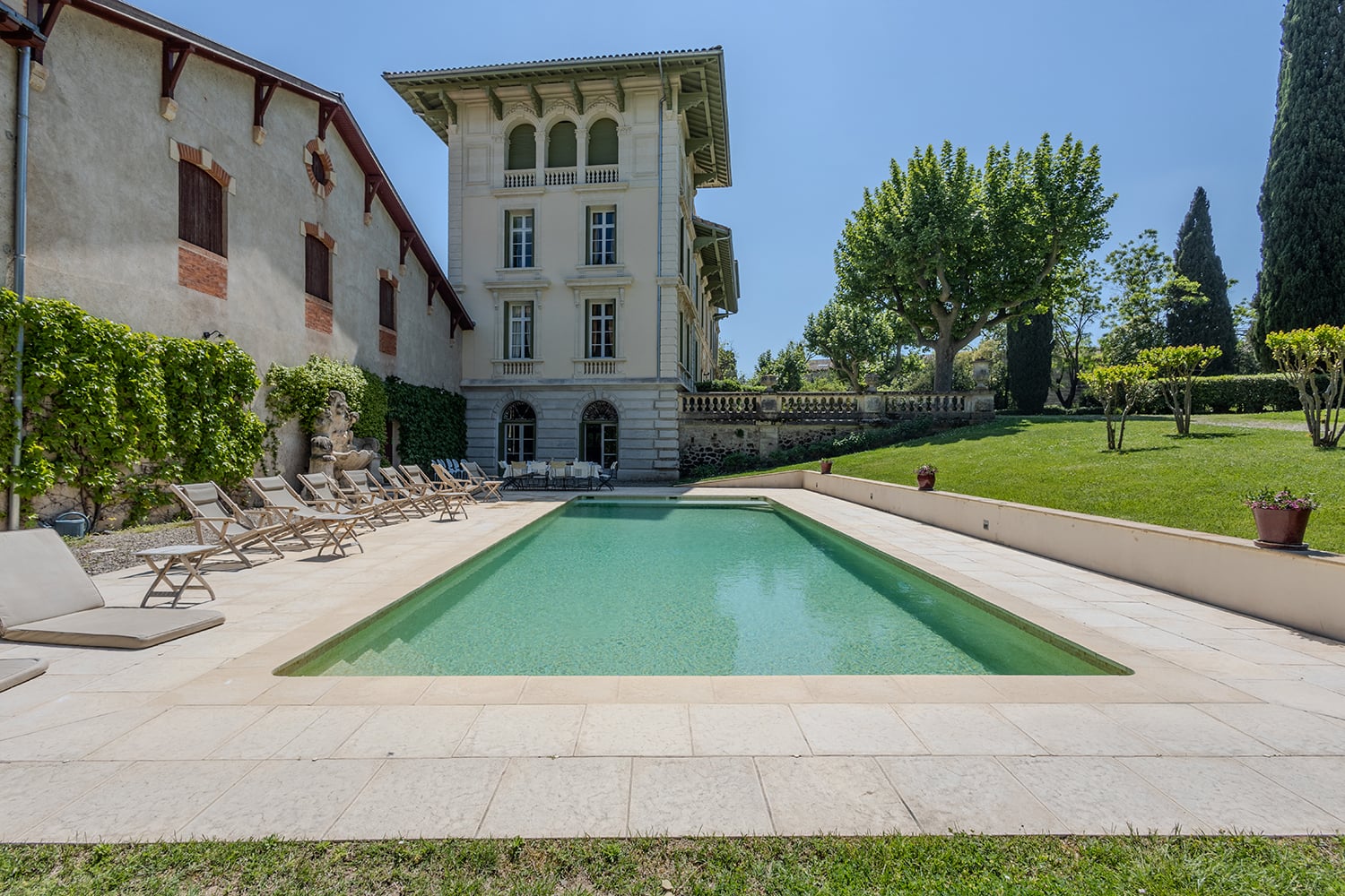 Domaine viticole de vacances dans le sud de la France avec piscine privée