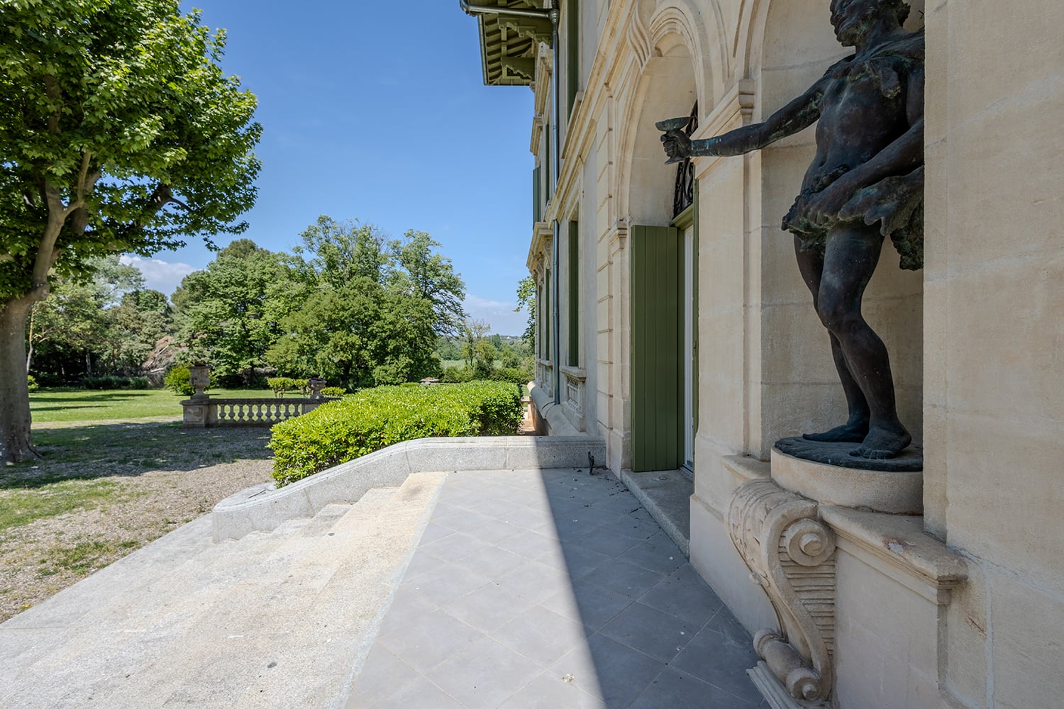 Statue