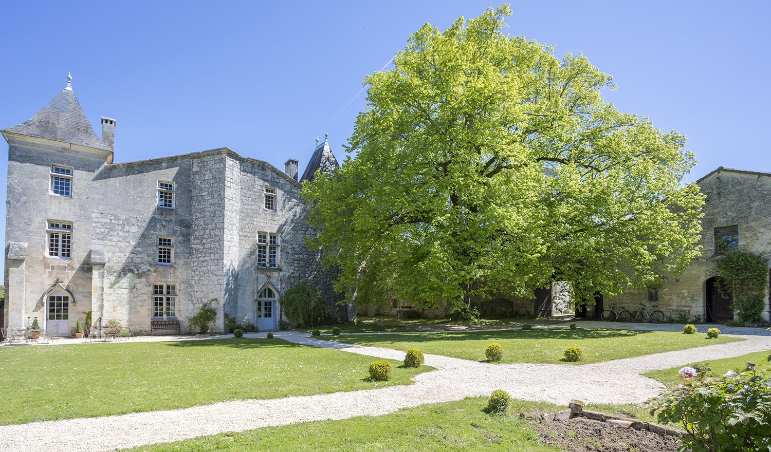 Holiday château in Nouvelle-Aquitaine