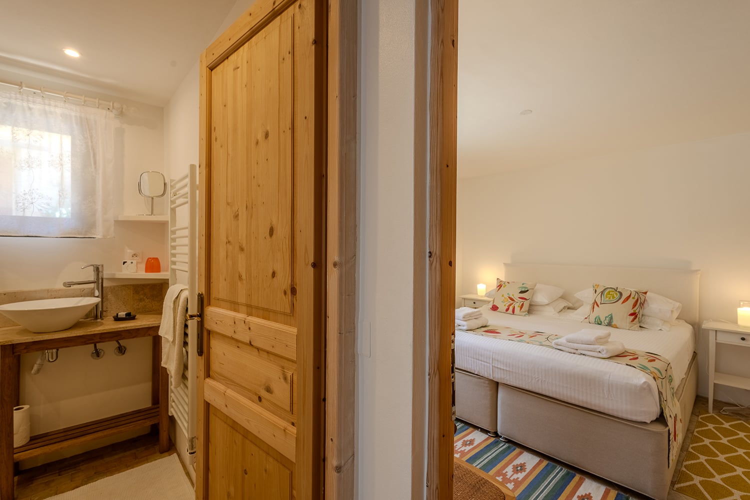 Chambre et salle de bain | Maison de vacances à Lauzerte