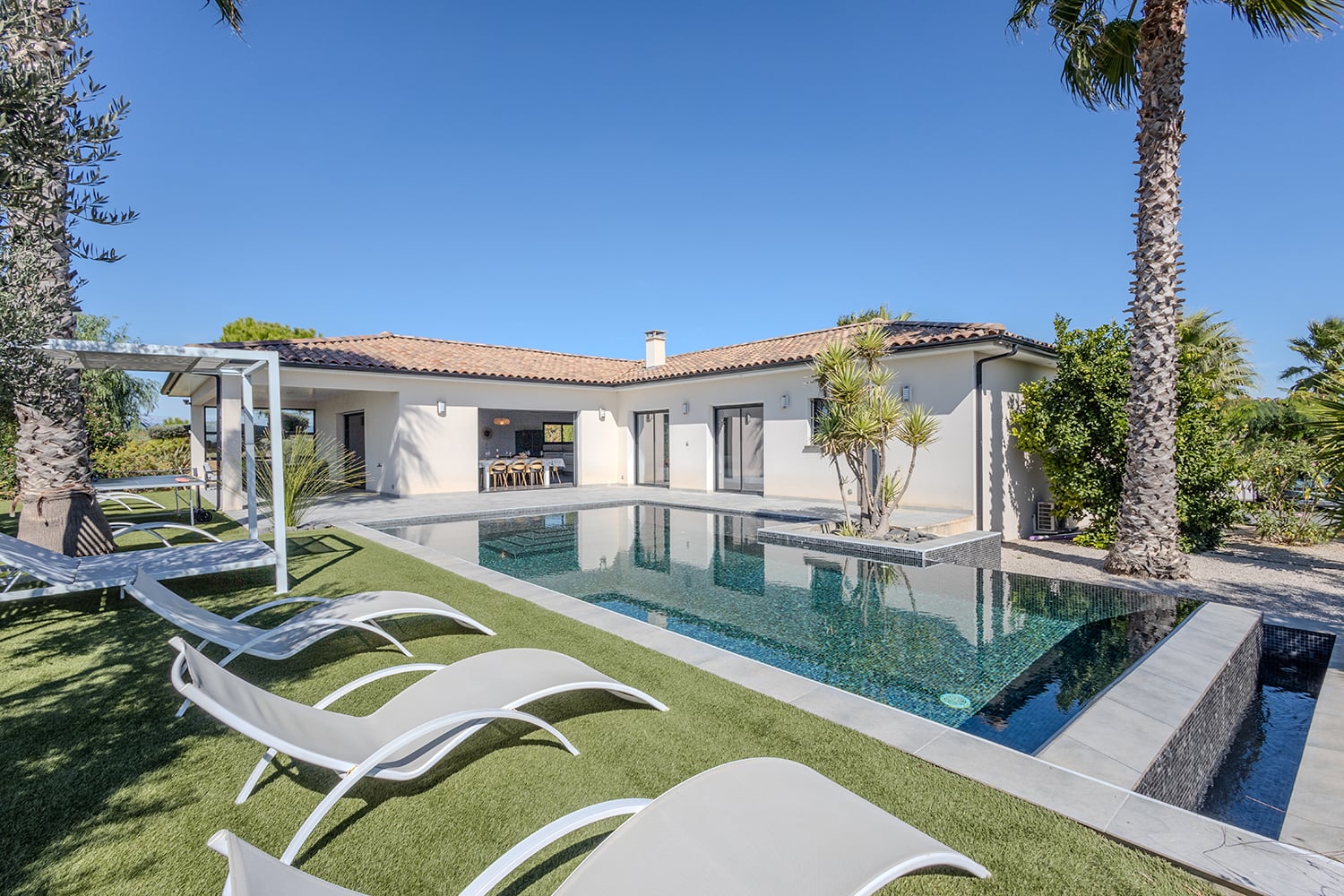 Rental villa in Servian with private pool Rental villa in Servian with private pool