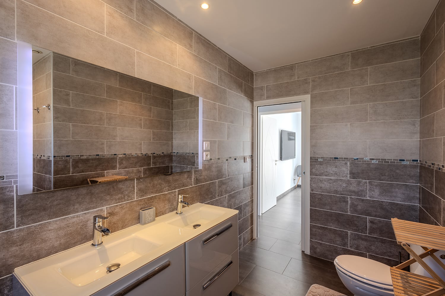 Salle de bain | Villa à louer à Servian avec piscine privée