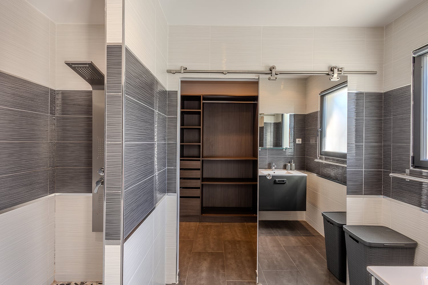 Salle de bain | Villa à louer à Servian avec piscine privée