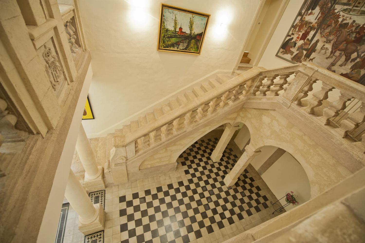 Escalier | Château de vacances dans le sud de la France
