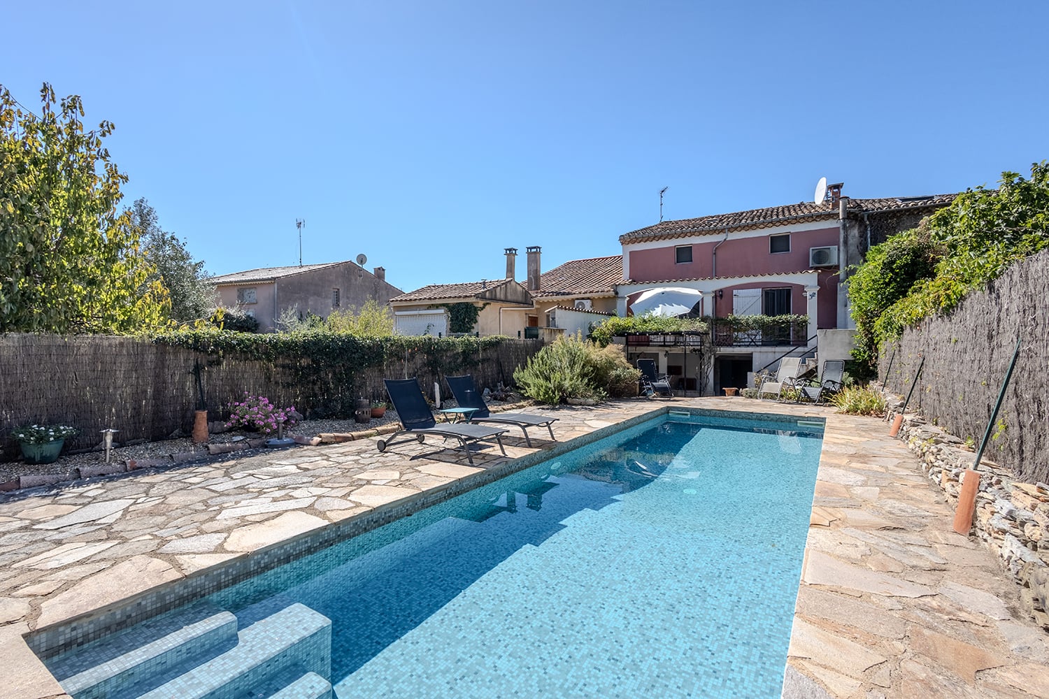 Maison de vacances à Faugères avec piscine privée