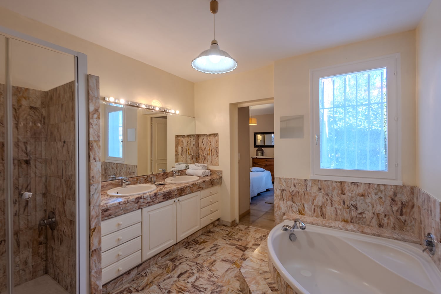 Salle de bain | Villa de vacances à Bessan