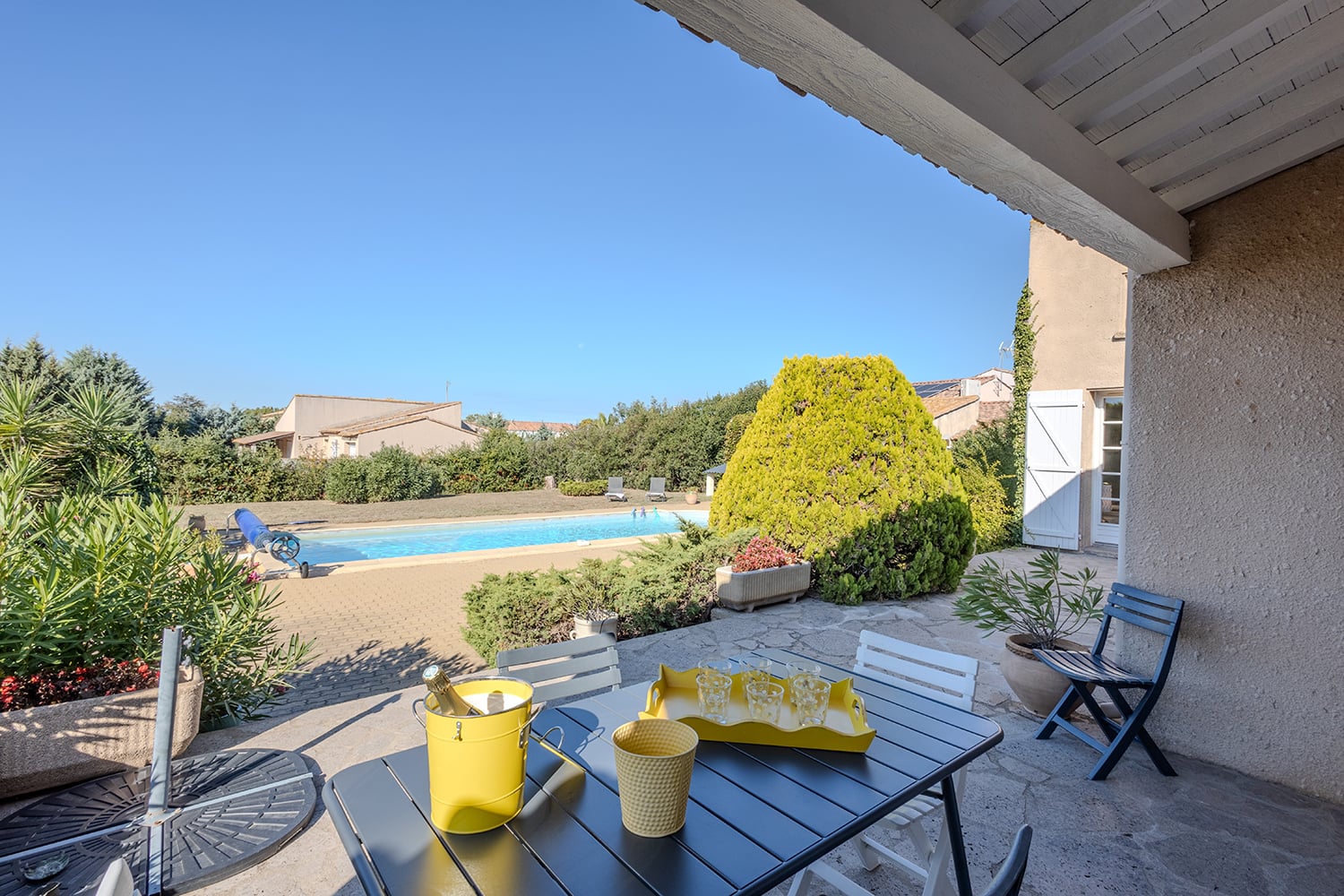 Terrasse de salle à manger ombragée Terrasse de salle à manger ombragée