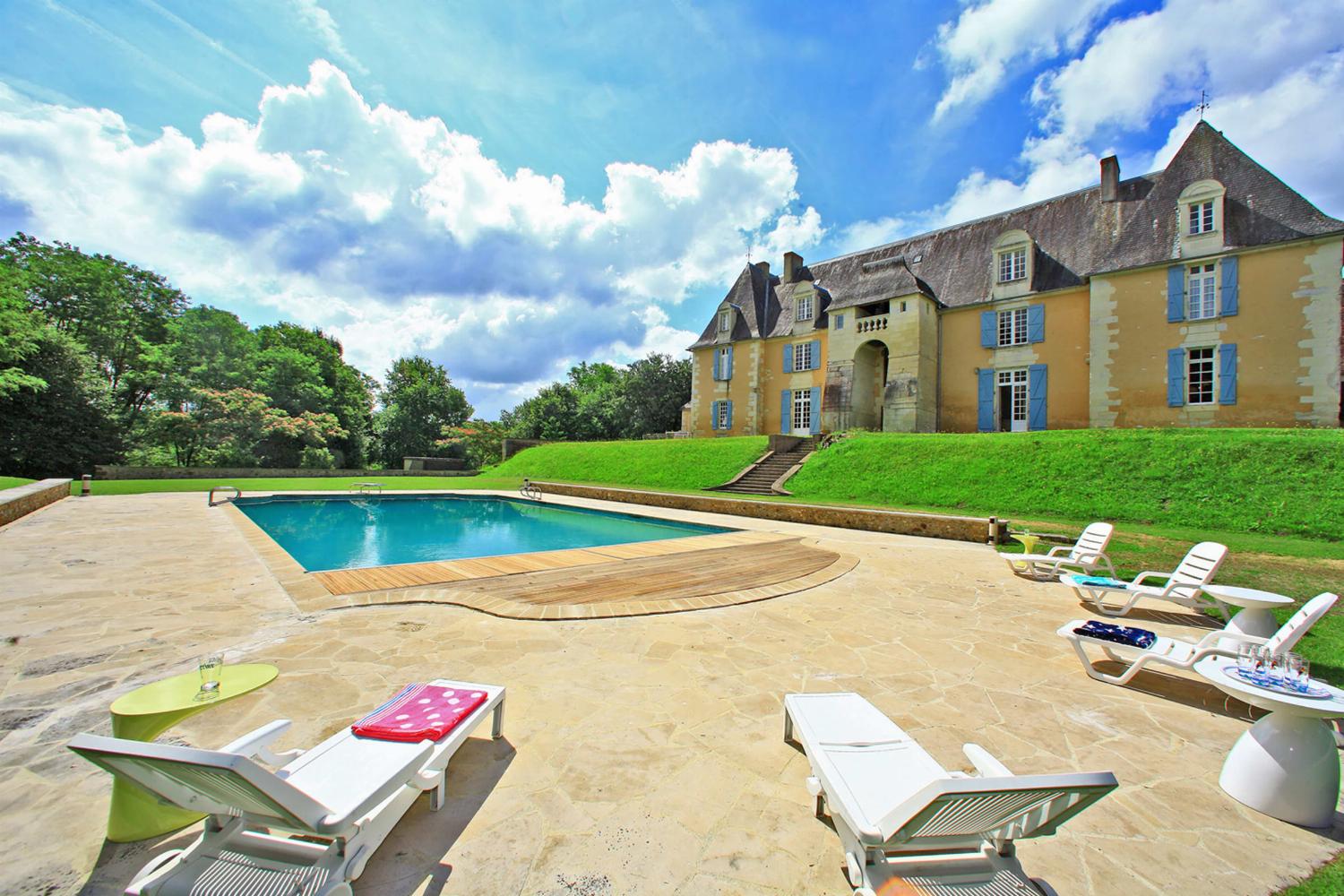 lChâteau de vacances en Dordogne avec piscine privée chauffée
