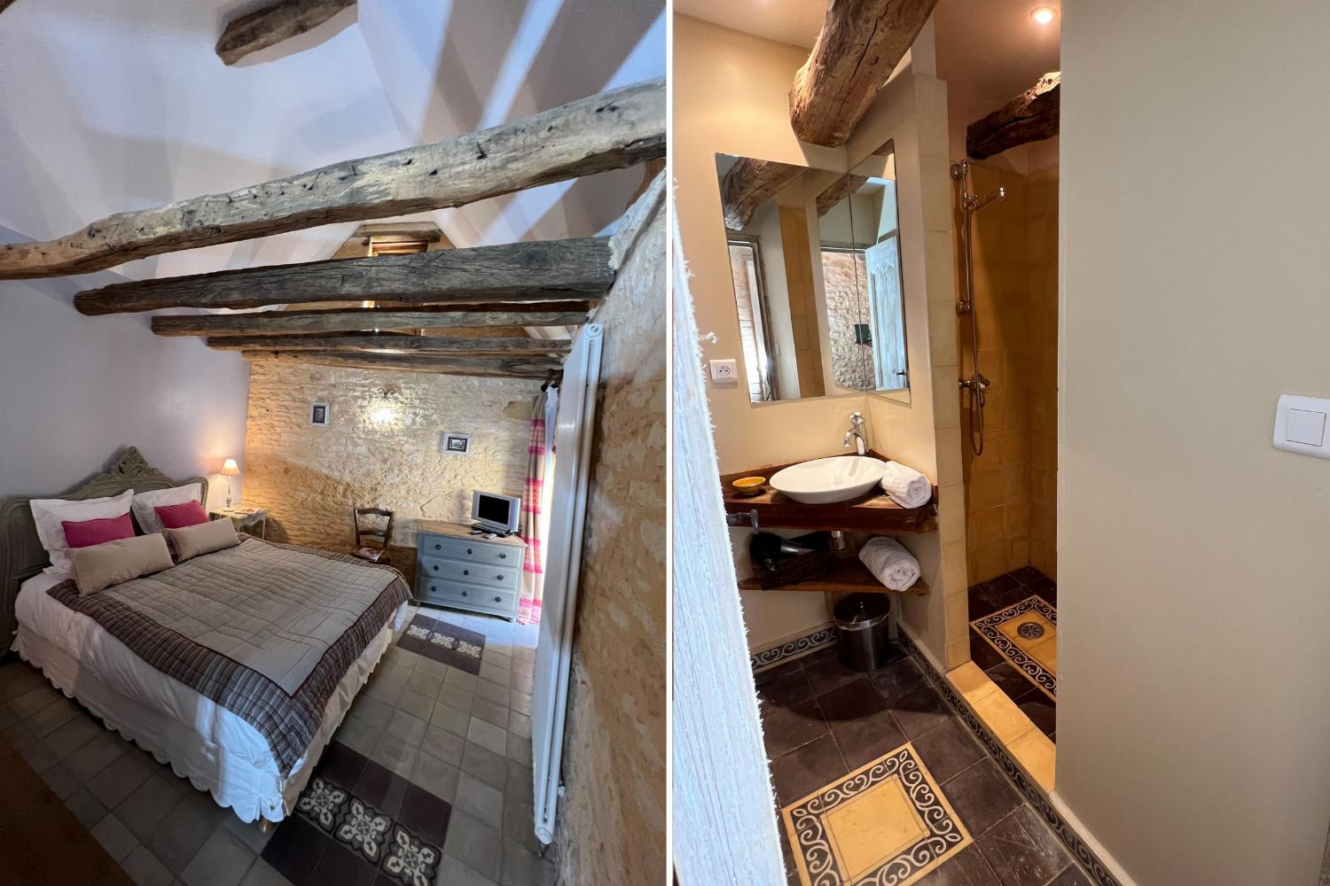 Chambre et salle de bain | Maison de vacances en Dordogne