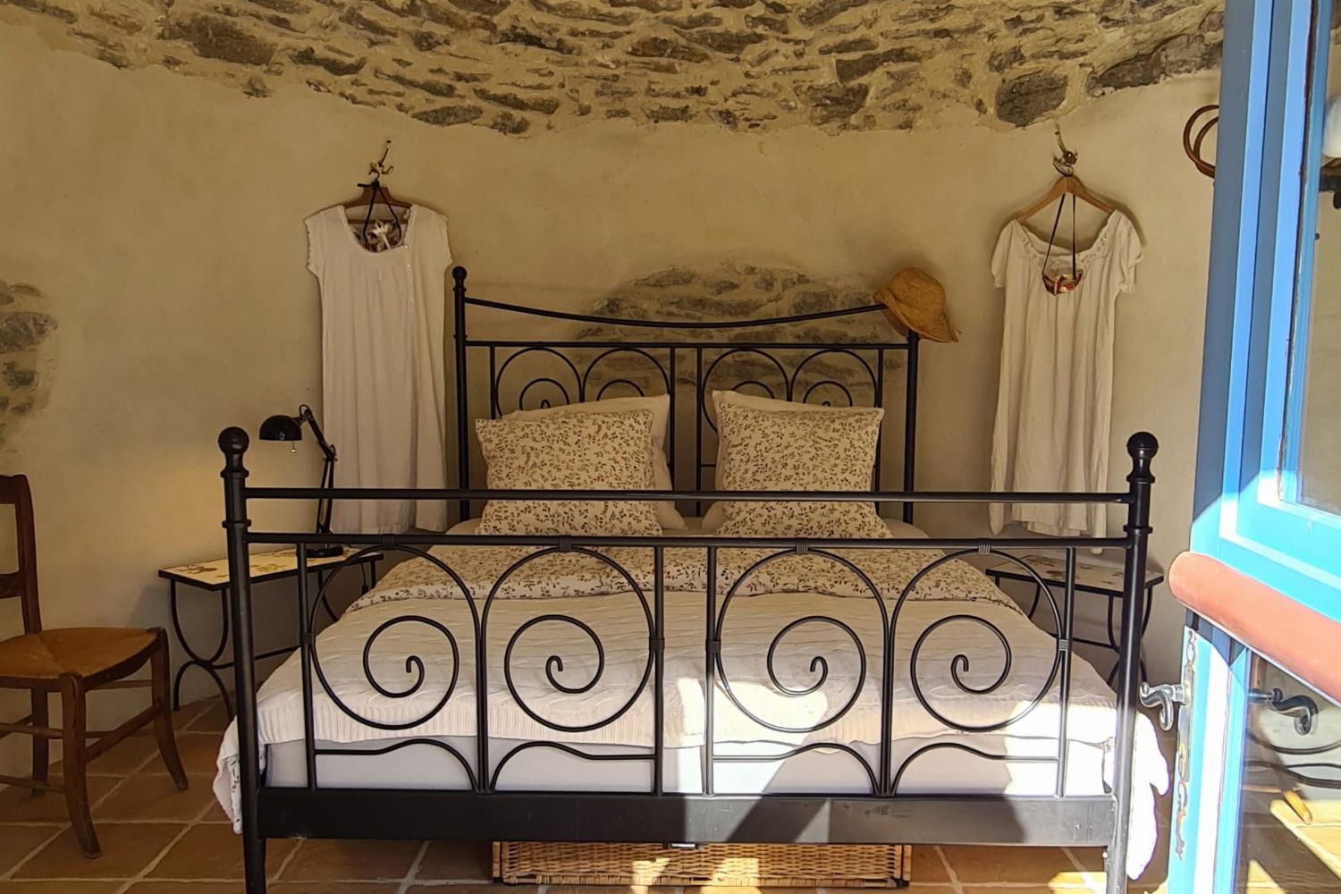 Chambre dans la tour| Hébergement de vacances dans le sud de la France