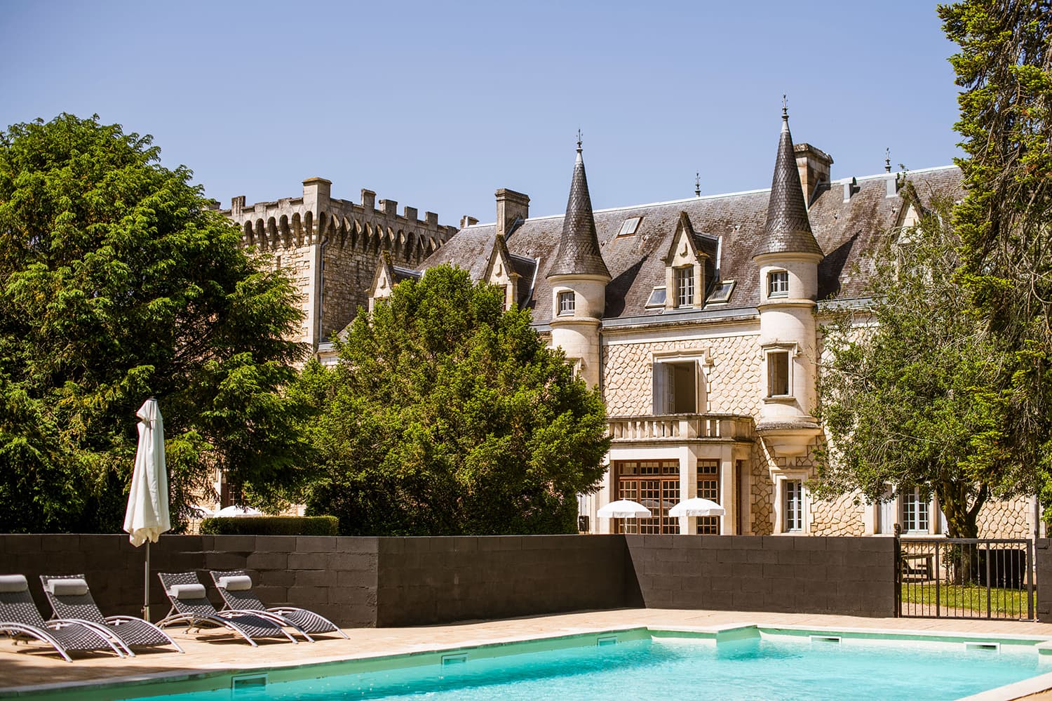 Château à louer en Nouvelle-Aquitaine avec piscine