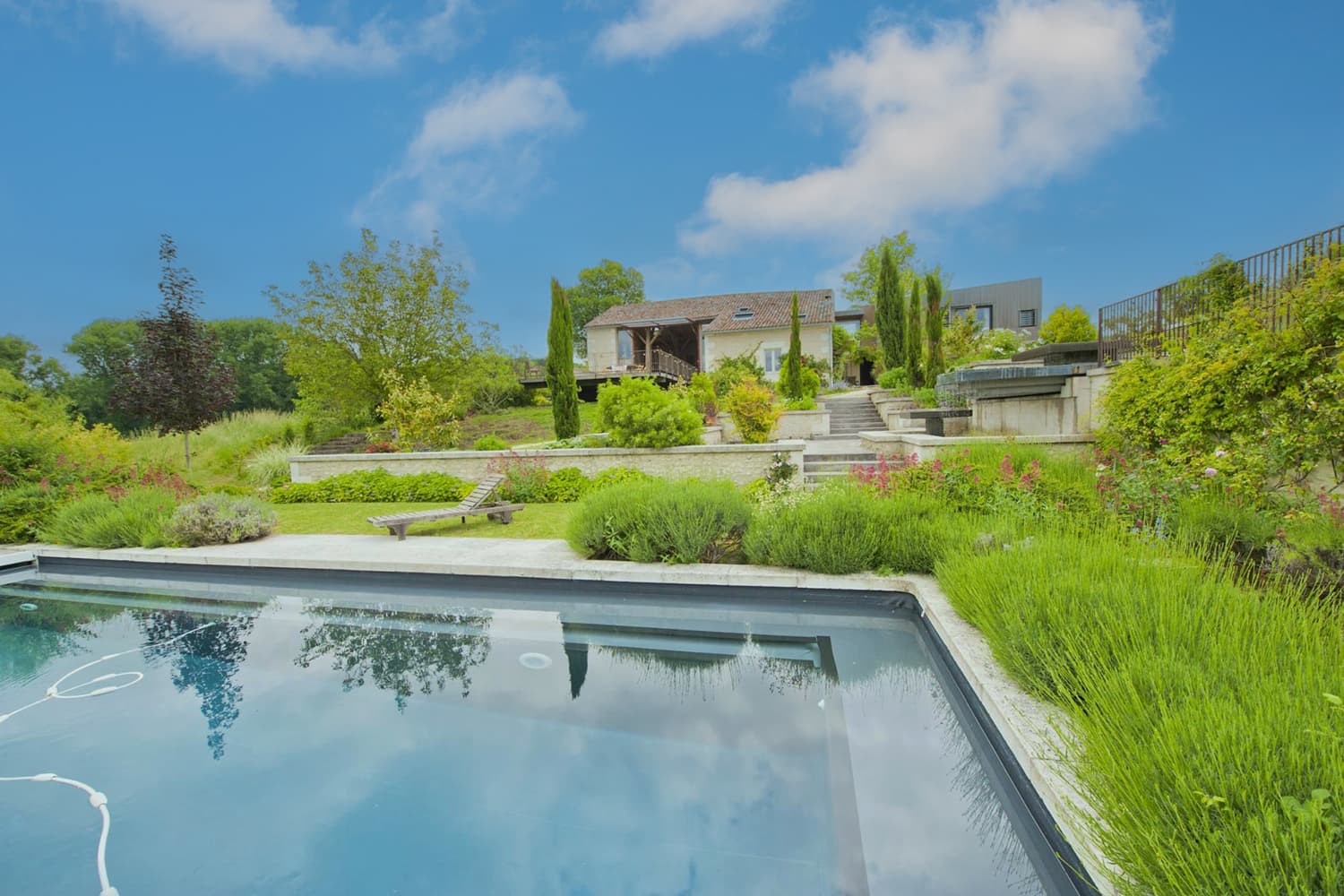Location maison en Dordogne avec piscine privée chauffée à l'énergie solaire
