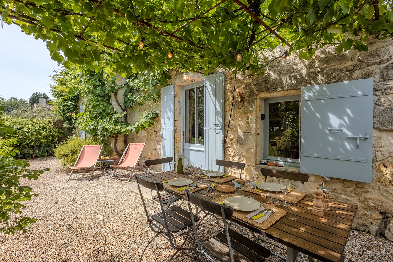 Terrasse de salle à manger ombragée